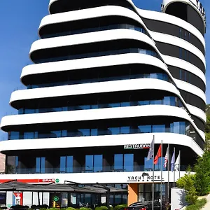 Yacht Hotel Vlorë